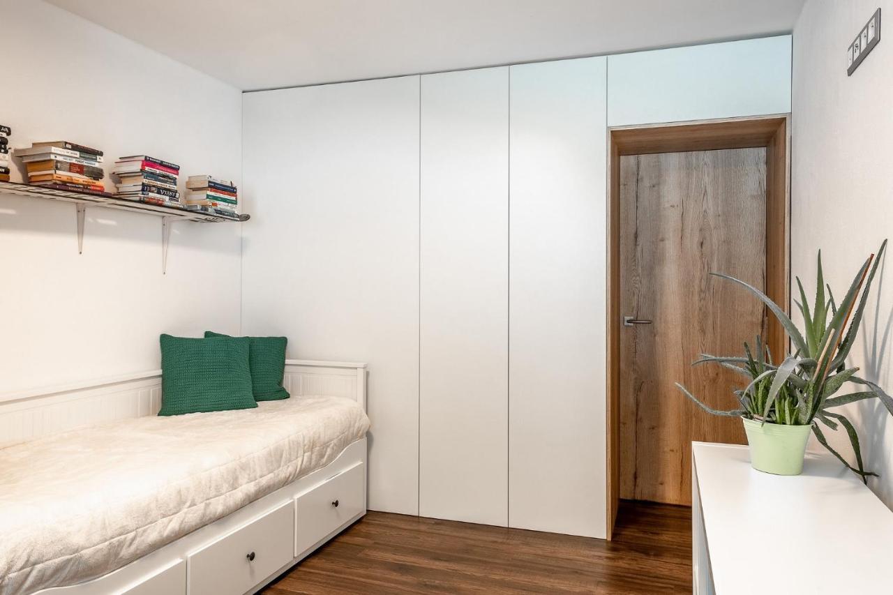 Zuzo Flat Stare Koliesko 96 Apartman Deménvölgy Kültér fotó